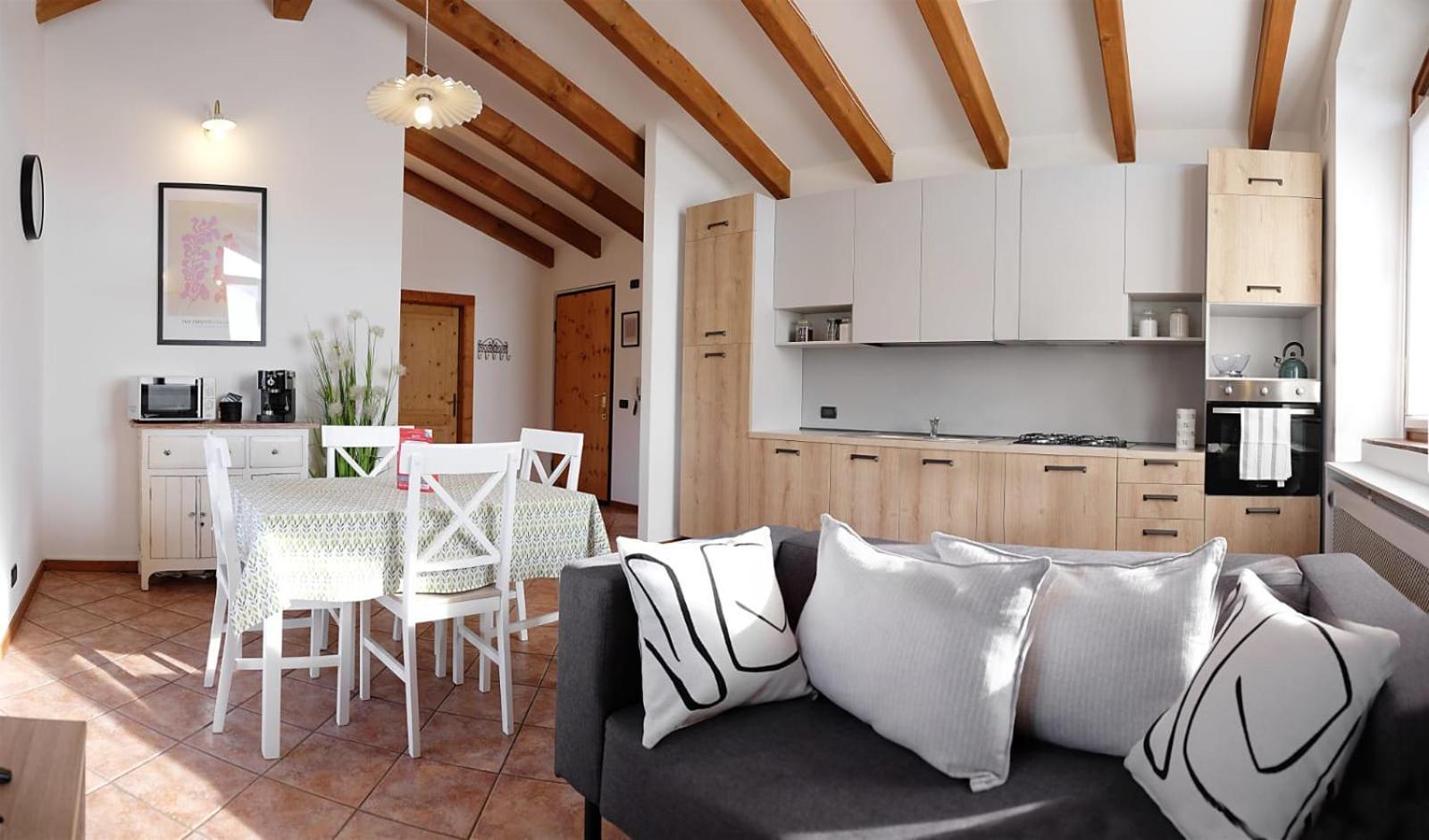 La Casa Di Athos Apartment Tenna Екстериор снимка